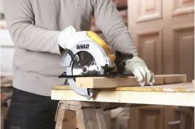 Дисковая пила DeWALT DWE 560