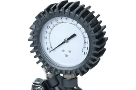 Пистолет для подкачки колес с манометром NORDBERG Ti61